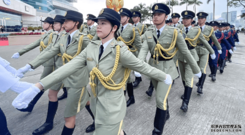 十一國慶︱灣仔升旗禮海關儀仗隊中式步操昂首進場 何珮珊到場見證沐鸣平台